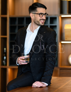 Fekete mintás öltöny