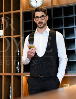 Mélyen kivágott mellény