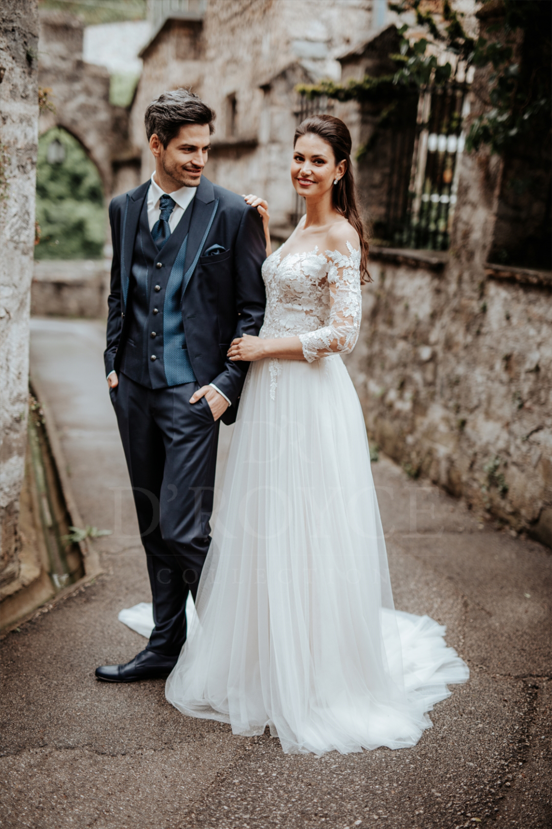 Sötétszürke esküvői öltöny, 3 részes, kék szövettel szegve 4